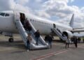 Самолет с 181 пассажиром завалился на бок перед взлетом в Бишкеке