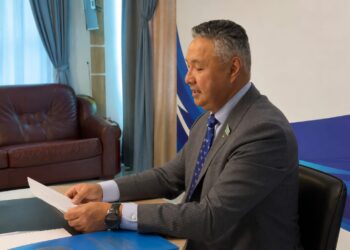 Азат Перуашев объявил об уходе с поста главы партии «Ак жол»