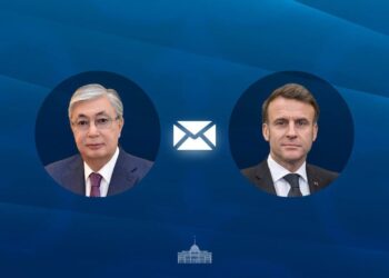 Токаев поздравил Макрона с Днем взятия Бастилии