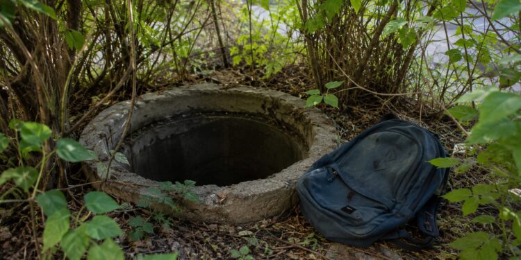 В Талдыкоргане 14-летняя девочка упала в четырехметровый колодец