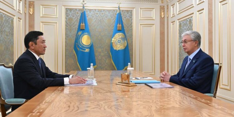 Токаев принял акима Атырауской области Болата Акчулакова