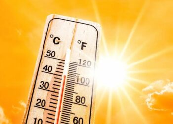 Казахстан разделит погодный контраст: ливни на севере и до +48°C на юге