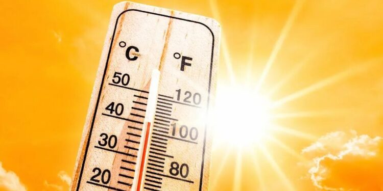 Казахстан разделит погодный контраст: ливни на севере и до +48°C на юге