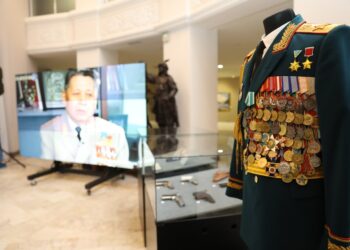 Военно-исторический музей получил реликвии Сагадата Нурмагамбетова