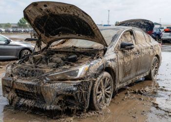 Опасная выгода: как в Казахстан попадают списанные после аварий автомобили
