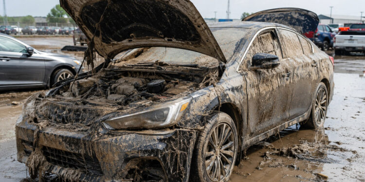 Опасная выгода: как в Казахстан попадают списанные после аварий автомобили