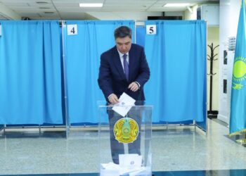 Премьер-министр Олжас Бектенов проголосовал на выборах депутатов Курултая Республики Казахстан