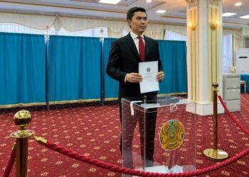 Председатель НПК Нурсултан Шоканов проголосовал на выборах в Курултай