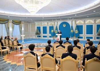 Токаев назвал победителей международных олимпиад героями нашего времени