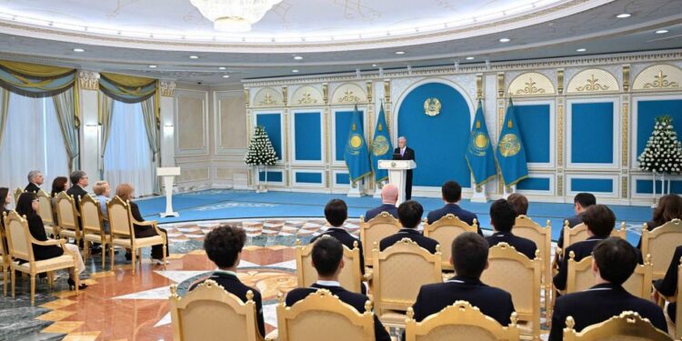 Токаев назвал победителей международных олимпиад героями нашего времени