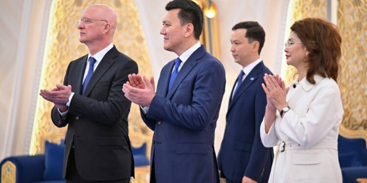 Тоқаев Виктор Хильниченконың агросекторды дамытуға қосқан үлесін атап өтті