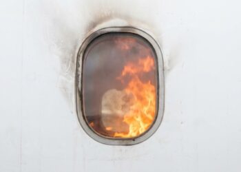Самолёт FlyArystan загорелся во время техработ в аэропорту Алматы