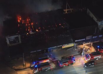 Двухэтажный ресторан загорелся под Алматы