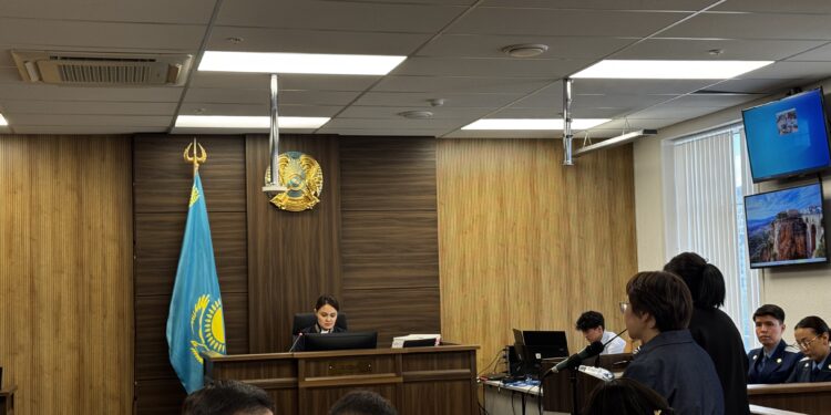Слезы матери и отвод судье: как проходит суд по делу о гибели Улданы Мырзуан