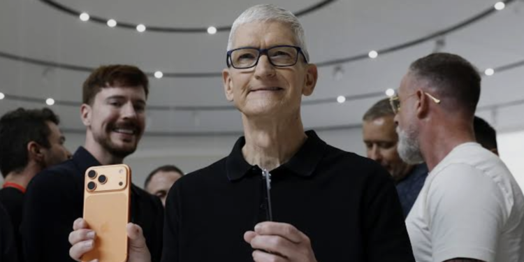 Тим Кук покидает пост главы Apple после 15 лет руководства