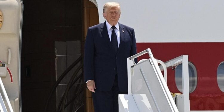 Трампу сменили самолет из-за возможной угрозы со стороны Ирана