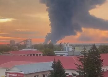 Беспилотники атаковали крупный склад Ozon в России