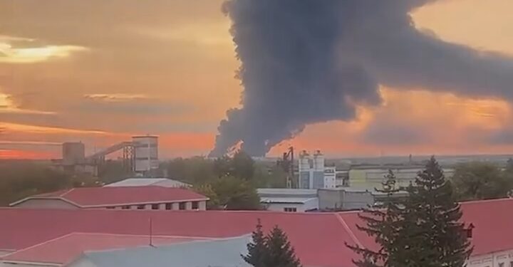 Беспилотники атаковали крупный склад Ozon в России