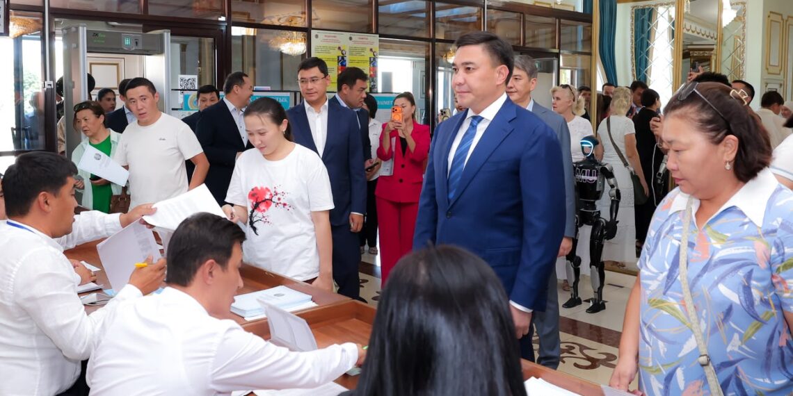 Аким Шымкента Габит Сыздыкбеков проголосовал на выборах в Курултай