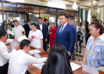 Аким Шымкента Габит Сыздыкбеков проголосовал на выборах в Курултай