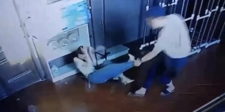 В Уральске мужчина избил девушку в ночном клубе: возбуждено уголовное дело