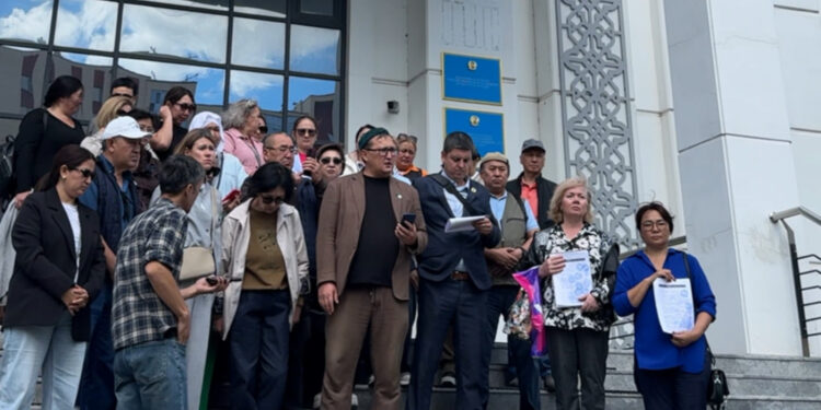 «Кто теперь пойдет в ОСИ?»: управдомы обратились к Президенту по делу о рухнувшем кондиционере