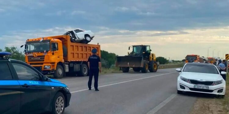 Два человека погибли в лобовом ДТП в Костанайской области