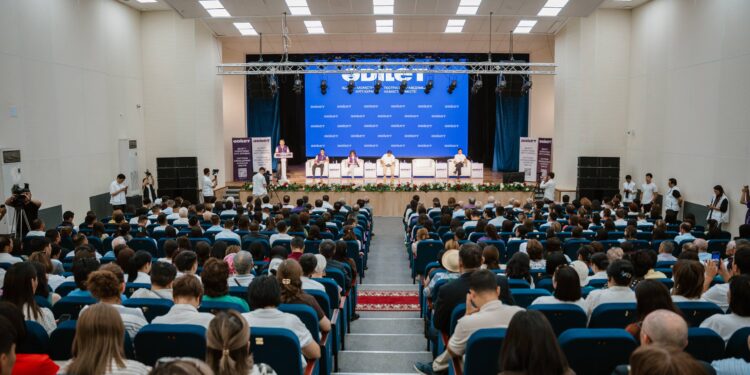 Партия «Әділет» продолжает диалог с регионами: штаб работает в Западно-Казахстанской области.