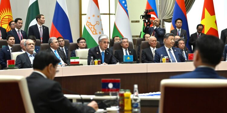Токаев выступил на саммите «ШОС плюс»