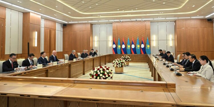 Казахстан предложил Лаосу новый маршрут к рынкам Европы