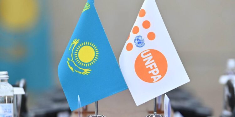 Защиту женщин и детей от насилия обсудили в Курултае с представителем ЮНФПА