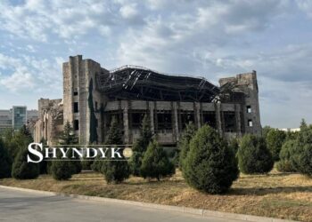 Алматинцы сообщили об обрушении части Дворца студентов КазГУ