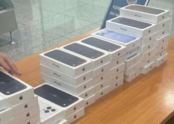 В аэропорту Астаны пассажиры пытались незаконно провезти 223 iPhone 18