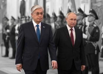 Путин выразил Токаеву соболезнования и поддержал семьи погибших военных Казахстана