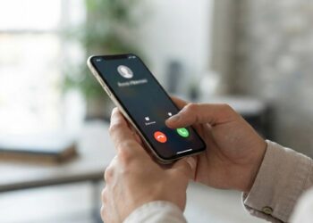 Купили новую SIM-карту — получили чужие долги: казахстанцам звонят коллекторы