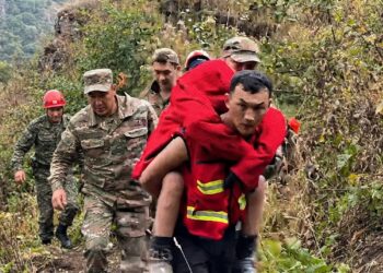 Пропавшего в горах Алматы 11-летнего мальчика нашли живым спустя сутки