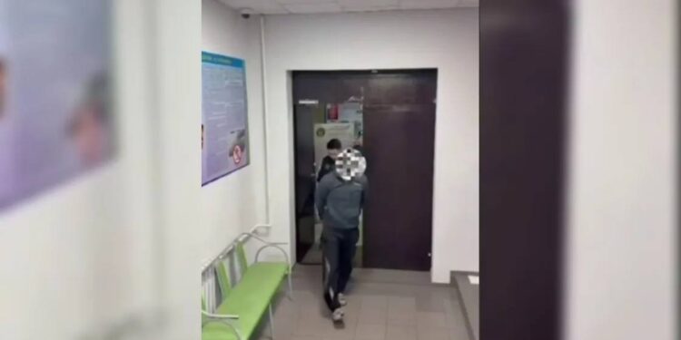 В Шахтинске мужчина угрожал взорвать себя и соседей