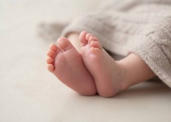 Новорождённую девочку выкинули в мусорный контейнер в Жамбылской области