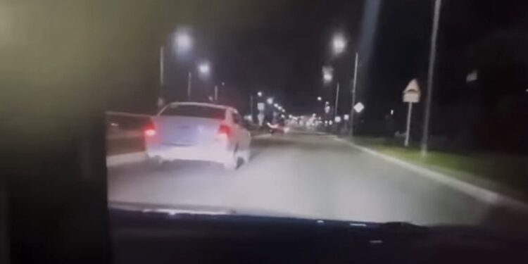 В Рудном водитель врезался в полицейскую машину во время погони