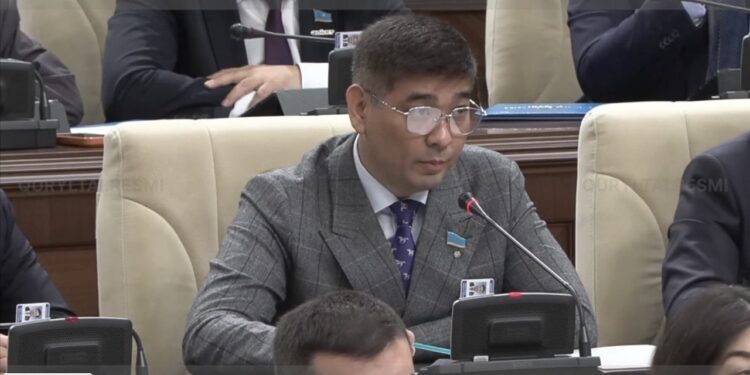«Ак жол» поднял вопрос о займах без согласия Курултая: что ответил Жумангарин