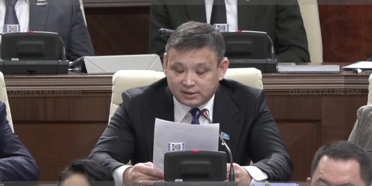 «Ақ жол» потребовал проверить закупки «СК-Фармации» на 2027 год