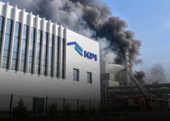 На заводе KPI в Атырау загорелся полипропелен