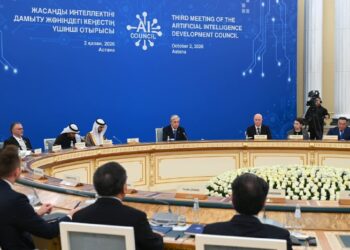 Токаев поручил внедрить ИИ в ключевые производственные процессы