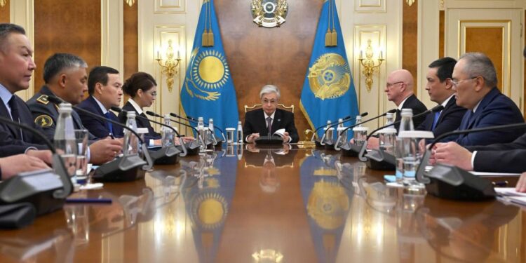 Токаев заслушал первые итоги проверки Минобороны: возбуждено 13 уголовных дел