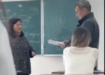 В КазНУ обсуждают увольнение преподавателя с 38-летним стажем