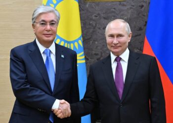 Токаев поздравил Путина с днем рождения по телефону
