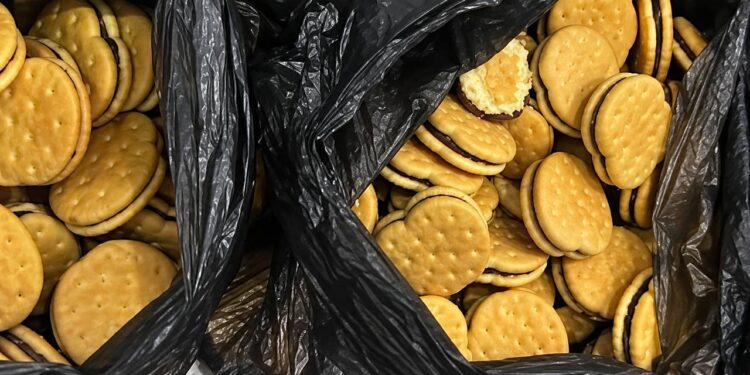 Печенье с каннабисом и почти 12 кг наркотиков: в Астане накрыли наркошоп «Пепе»