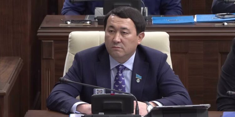 Депутат Демпартии «Ақ жол» потребовал разъяснений по нефтяному соглашению с Россией
